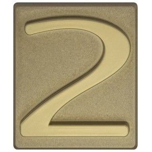 Numer domu 2, w kolorze złotym, kwadratowy kształt. Kategoria: Numery domów.