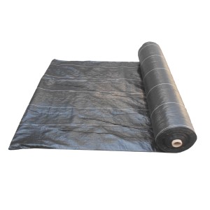 Rolka czarnej agrowłókniny/włókniny ogrodowej z białymi paskami. Folie i włóknina.