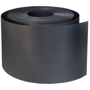 Zrolowana szara mata osłonowa na ogrodzenia.