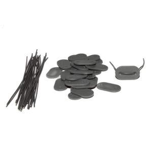 t.b.t. do mat na ogrodzenie, szare elementy mocujące i drut.