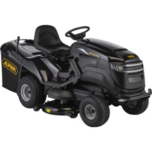 Czarny traktor ogrodowy Alpina AT8 102 HWA z koszem na trawę. Kosiarka do trawy na duże powierzchnie.