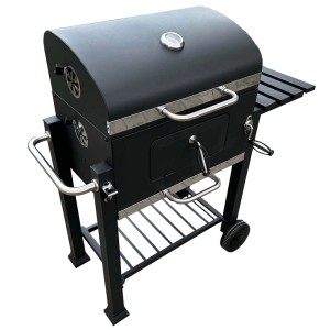Czarny grill węglowy z termometrem w pokrywie i półką boczną.