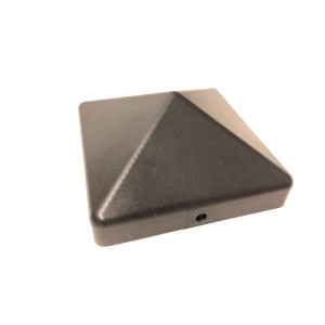 Czarna plastikowa nakładka na słupek ogrodzeniowy t.b.t. do ogrodzeń.