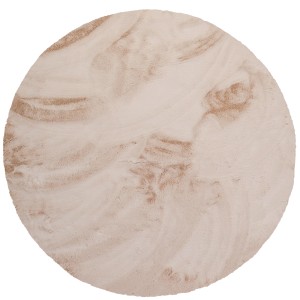 Okrągły, beżowy dywan z długim włosiem o marmurkowym wzorze.