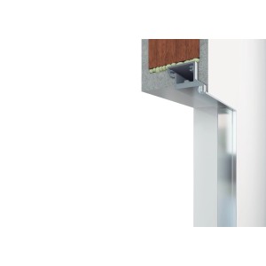 Zbliżenie na srebrną ościeżnicę drzwiową t.b.t.