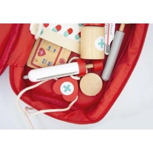 Zestaw małego lekarza: strzykawka, termometr i lekarstwa dla dzieci.