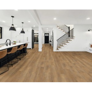 Jasna przestrzeń mieszkalna z panelami podłogowymi t.b.t. imitującymi drewno. Nowoczesne wnętrze z kuchnią i schodami.