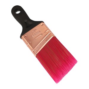 Pędzel z czerwonym włosiem i czarną rączką, szerokość 50 mm.