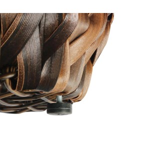 Zbliżenie brązowej, plecionej donicy t.b.t. z regulowaną nóżką.