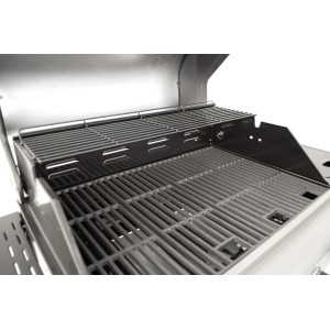 Zbliżenie grilla gazowego Landmann Triton PTS 2.0 z rusztem i rusztem do podgrzewania.