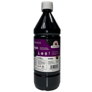 Butelka oleju t.b.t. do lamp, świec i pochodni na kempingu.