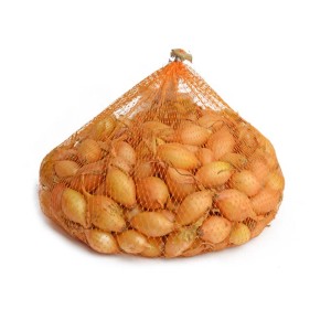 Szalotka w siatce, idealna do uprawy warzyw w ogrodzie.