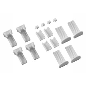 Zestaw białych elementów montażowych do rolet t.b.t. w różnych kształtach i rozmiarach.