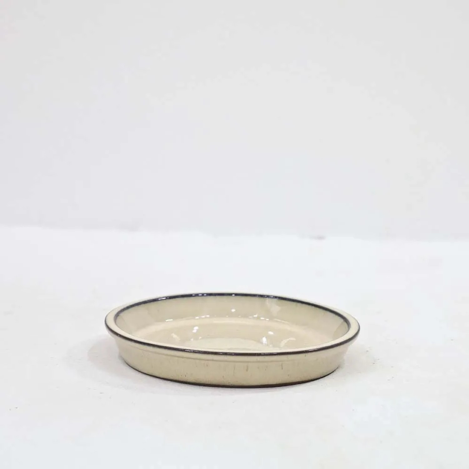 Podstawka ceramiczna szkliwiona krem - 30 cm
