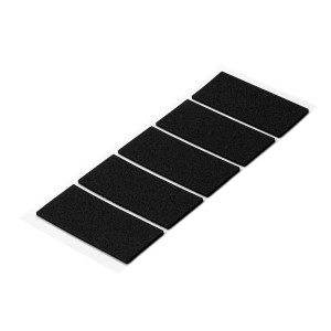 Czarne, prostokątne podkładki meblowe t.b.t., 5 sztuk na arkuszu.