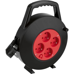 Czarny przedłużacz na bębnie z czerwoną wkładką i czterema gniazdami.