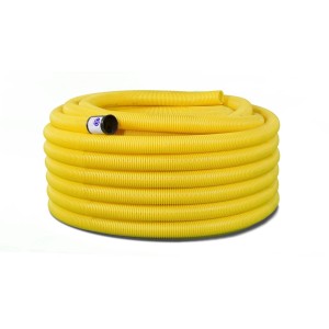 Żółta rura drenażowa, elastyczna i zwinięta.