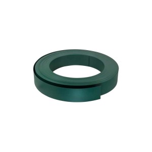 Rolka zielonych pasków osłonowych do ogrodzenia.