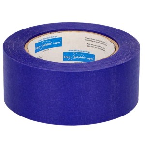 Niebieska taśma malarska t.b.t. do czystych krawędzi malarskich.