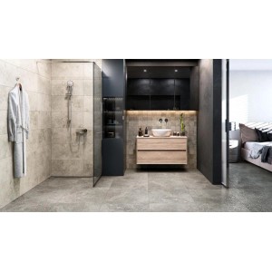 Łazienka z szarymi płytkami podłogowymi t.b.t i prysznicem.