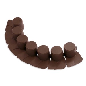 Brązowe plastikowe obrzeże rabaty, długość 405 cm, składające się z 8 elementów wtykowych.