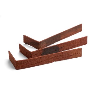 Dekoracyjne kształtki kątowe t.b.t. w kolorze czerwono-brązowym, 3 sztuki.