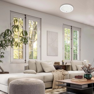 Biała lampa sufitowa t.b.t. (Plafony) w nowoczesnym salonie.