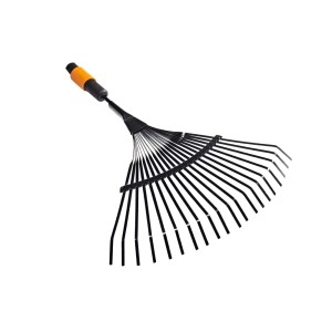 Grabie do liści z czarną metalową głowicą i pomarańczową rączką do prac ogrodowych.