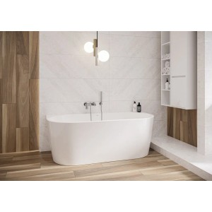 Wolnostojąca wanna w kolorze białym w nowoczesnej łazience.
