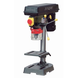 Wiertarka stołowa t.b.t. z uchwytem, stołem roboczym i dźwignią sterującą.