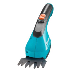 Akumulatorowe nożyce do trawy Gardena AccuCut, niebiesko-czarne, z ostrzem do precyzyjnych krawędzi trawnika.