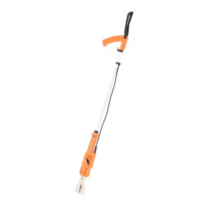Wypalacz chwastów t.b.t. z długim uchwytem i pomarańczowymi detalami.