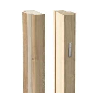 Drewniana ościeżnica drzwiowa (Ościeżnice drzwiowe) z okuciami, widok szczegółowy.