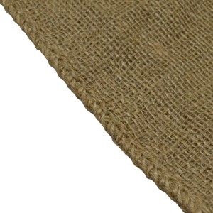 Zbliżenie tkaniny jutowej, naturalnej pomocy ogrodniczej.