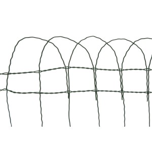 Zielone, elastyczne obrzeże rabaty z drutu.