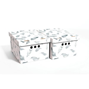 Dwa kartonowe pudełka t.b.t. ze wzorem piór. Praktyczne przechowywanie.