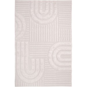 Beżowy dywan z krótkim włosiem i geometrycznymi wzorami.