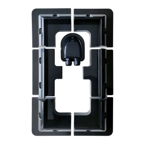 Czarny zestaw montażowy t.b.t. do systemów fotowoltaicznych, składający się z uchwytów narożnych i bocznych.