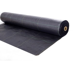 Rolka czarnej agrowłókniny ze zielonymi oznaczeniami, kategoria: pozostałe pomoce ogrodnicze.