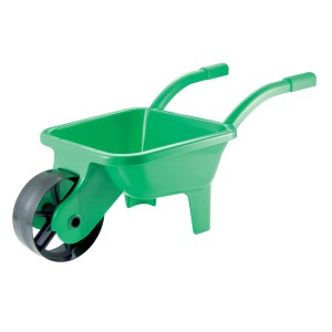 Zielona, plastikowa taczka dla dzieci do zabawy w ogrodzie.