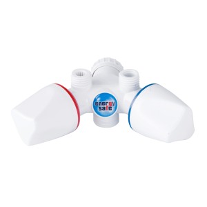 Armatura przepływowego ogrzewacza wody z oznaczeniem czerwono-niebieskim dla ciepłej i zimnej wody