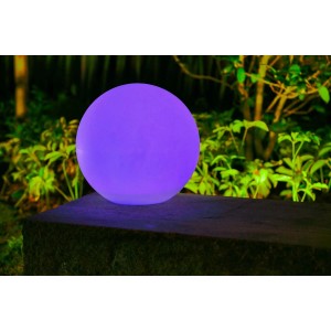 Podświetlana lampa solarna t.b.t. w kształcie kuli, fioletowa, do oświetlenia ścieżki ogrodowej.