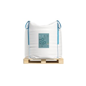 Wielki worek z grysem i kamieniami ozdobnymi na palecie. Idealny do aranżacji ogrodu.