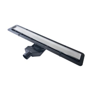 Odwodnienie liniowe t.b.t. z rusztem ze stali nierdzewnej i czarnym korpusem odpływowym.