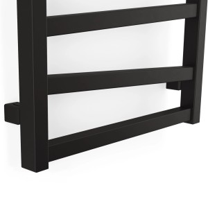 Czarny grzejnik t.b.t., widok szczegółowy.