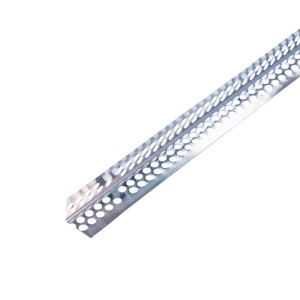 Perforowany profil t.b.t. do płyt gipsowo-kartonowych, zbliżenie.