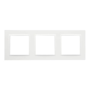 Biała ramka t.b.t. na trzy zdjęcia.