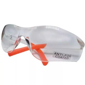 Przezroczyste okulary ochronne t.b.t. z pomarańczowymi zausznikami i powłoką Anti-Fog.