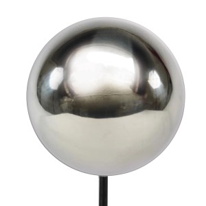 Ozdoba ogrodowa z błyszczącą kulą ze stali nierdzewnej, srebrna, wysoka na 55 cm.
