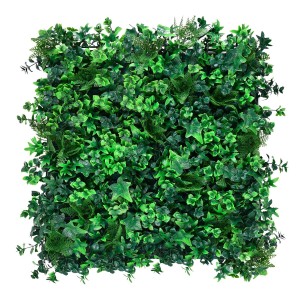 Zielona mata t.b.t. na ogrodzenie, sztuczny żywopłot o różnych kształtach liści.